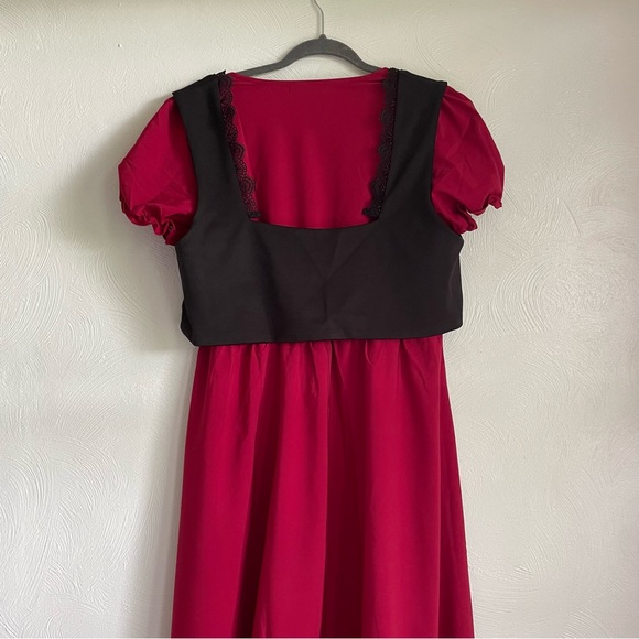 Scarlet Darkness Renaissance Peasant Dress - Picture 2 of 16